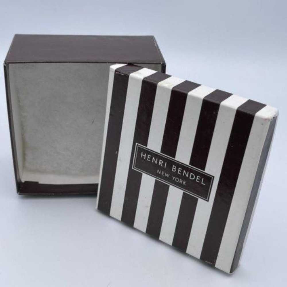 Henri Bendel small Gift box with cotton